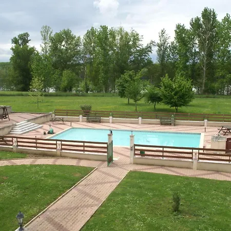 In A 15th Century Castle With Swimming Pool Holiday home *