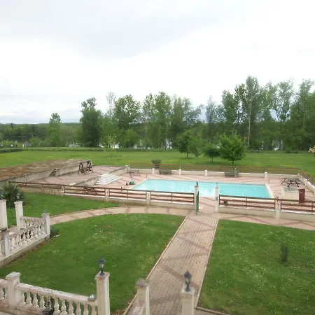 In A 15th Century Castle With Swimming Pool Espalais